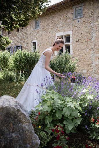 Robe dans les tissus et la forme qui vous faisaient envie - Creation - Salon de mariage à Pérouges - Souffle de Soie